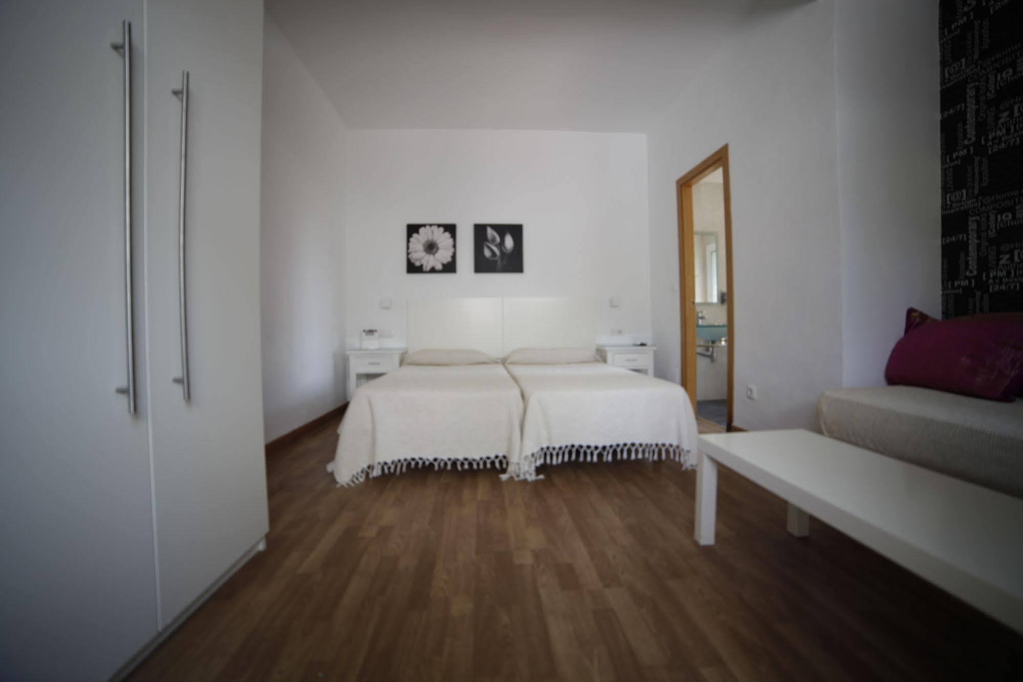 טורמולינוס Hostal Boutique Los Geranios Del Pinar מראה חיצוני תמונה